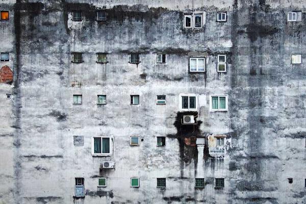 湖泊黄昏，湖面倒映天空