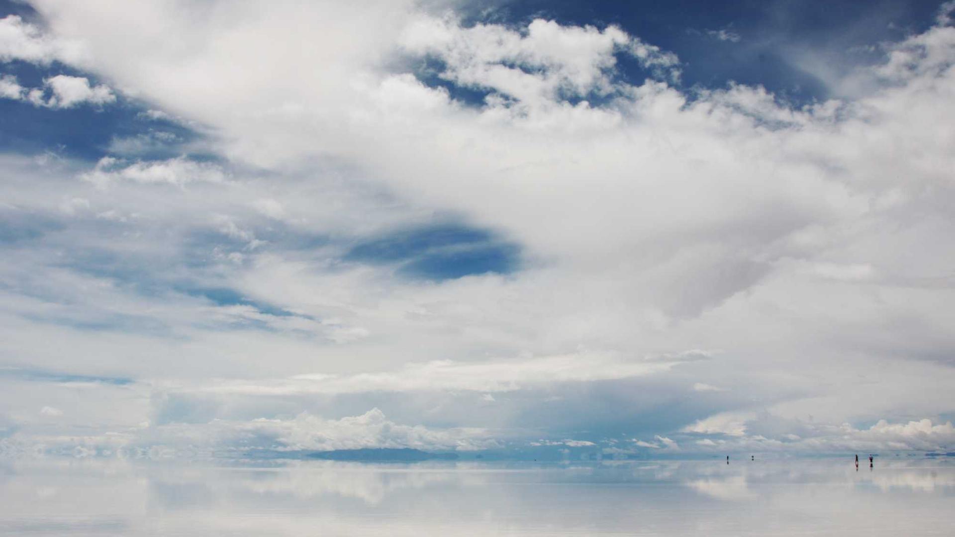 黄昏景色，天空呈现橙色和紫色渐变